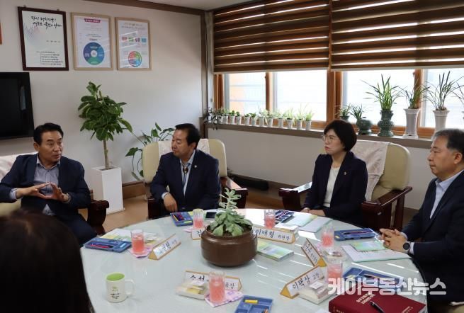 경기도의회 이애형 위원장, 포천 송우초등학교 현장 찾아...지역사회와 학교가 상생할 수 있는 공간 활용 필요해