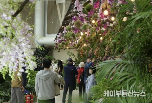 실내 전시관에 조성된 ‘숨 쉬는 실내 정원’