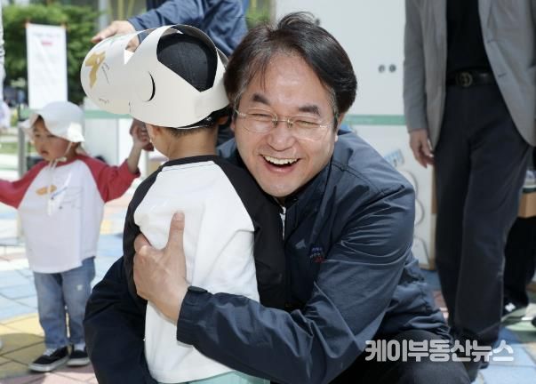 2024년 고양어린이박물관 어린이날 축제에 참석한 이동환 고양특례시장