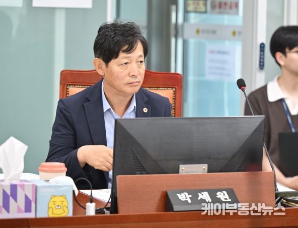경기도의회 여성가족평생교육위원회 박세원 의원(무소속, 화성3)