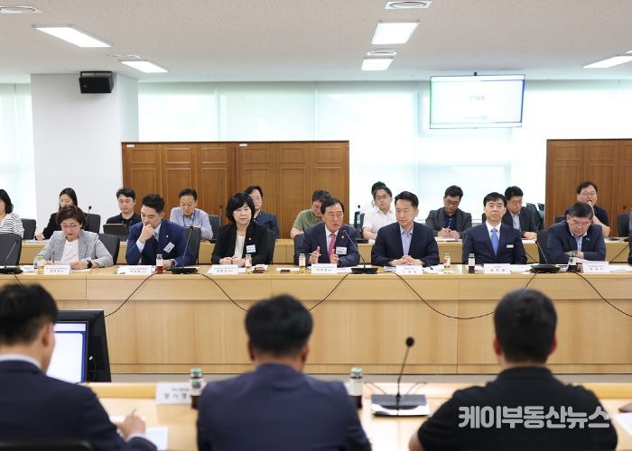 경기도의회 미래과학협력위원회, '생성형 AI 플랫폼 구축사업' 상생협력 공동선언 및 착수 보고회 참석