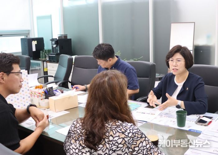 경기도의회 이애형 위원장, 수원시 ‘청개구리 연못’ 사업 청취
