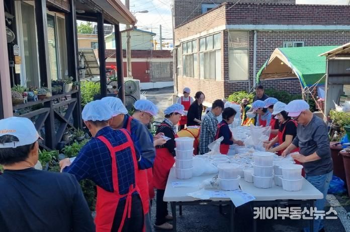 해피어스데이·대한적십자사 포천시 영북봉사회, 추석맞이 '사랑의 송편 및 나박김치 나눔 행사' 진행