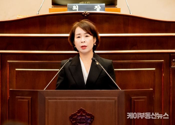 남양주시의회 315회 임시회 1차 본회의에서 정현미 의원이 ‘상급종합병원 유치계획’에 대해 시정질문 하고 있다.
