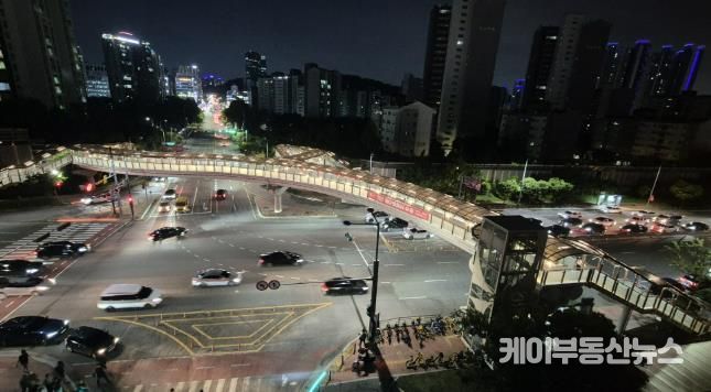 수원시 영통구, 호수공원육교 새 단장 완료