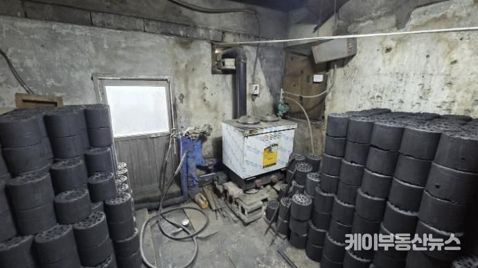 시흥재가노인통합지원센터, 금이동 저소득 어르신 가정에 연탄 300장 전달