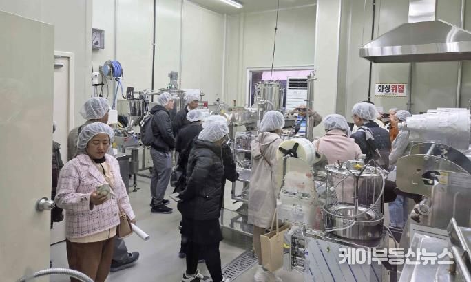 미얀마 식품협회 회원사 대표단이 용인시 농업기술센터를 방문해 주요 시설을 견학했다