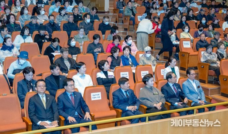 설명)‘2025년 제1차 통장 직무교육’에 참여한 강남구의회 의원들