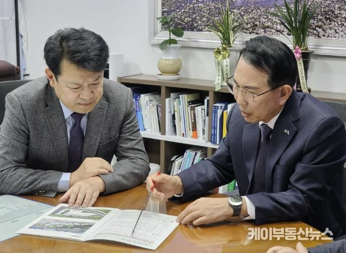 이완섭 서산시장이 지난 17일 국회를 방문해 국회의원들과 주요 현안 사업들에 대해 소통했다.