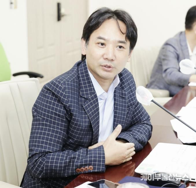 2025년도 행정사무감사 . . . 고양특례시의회 송규근 의원, 공약 위해 밀어붙인 영어도서관? 타당성도 설문도 부실