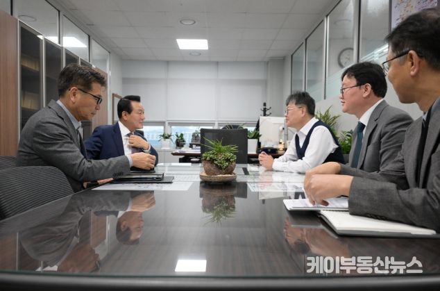 기획재정부 방문하여 국비지원 건의하는 모습