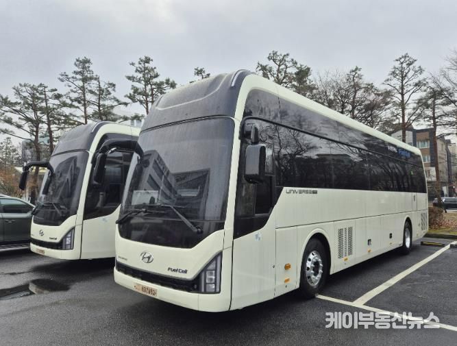 성남시가 새로 도입한 공무용 수소전기버스 차량 모습