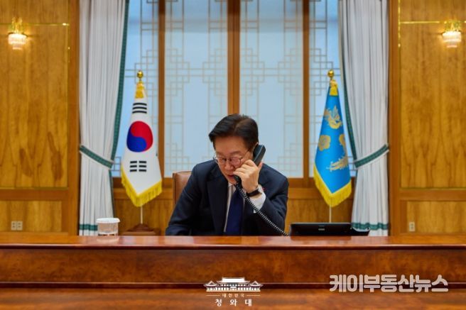 '또 럼' 베트남 당서기장 연임 축하 통화(청와대)