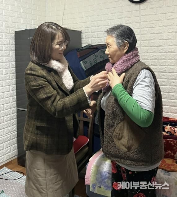 수원시 팔달구 우만1동 새마을문고회, 사랑의 털목도리 나눔으로 따뜻한 온기 나눠