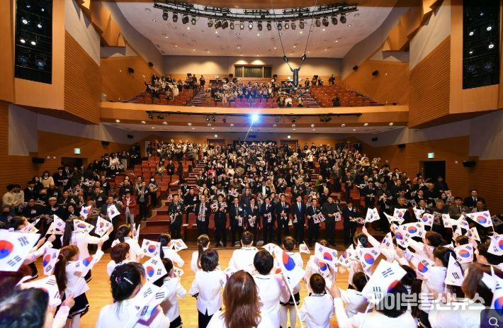 김포시가 1일 오전 김포아트홀에서 제107주년 3·1절 기념식을 개최했다.