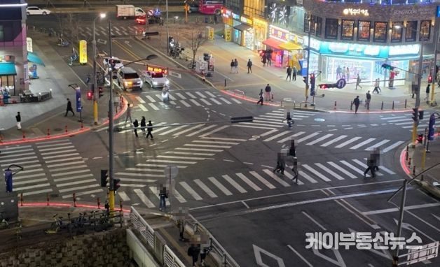 파주시, 바닥형 보행신호등 확대 시범 설치