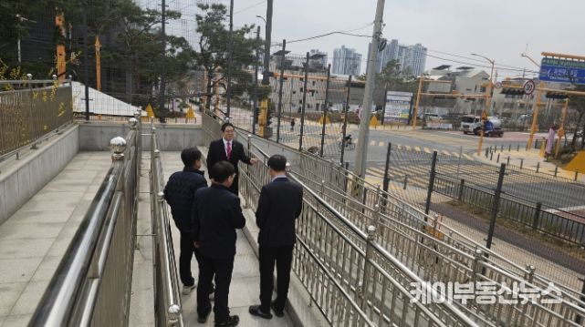 과천갈현초 운동장 장애인 출입구 개선 추진... 김현석 의원 “아이들 공간, 제대로 돌려드리겠다”