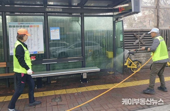 수원시 장안구, 버스승강장 세척작업 실시