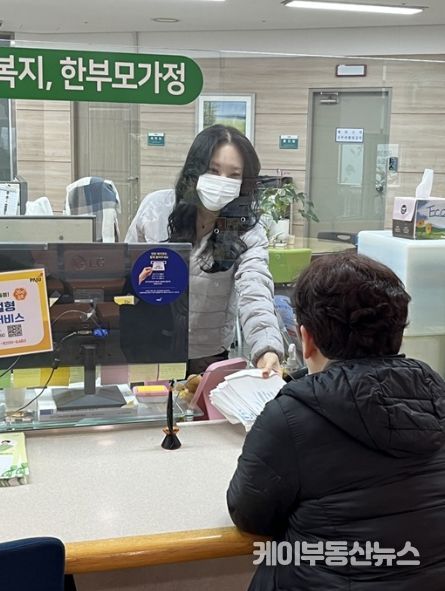 파주시 금촌3동, 비상경제 대응 속 취약계층 종량제봉투 무상지급 차질 없이 추진