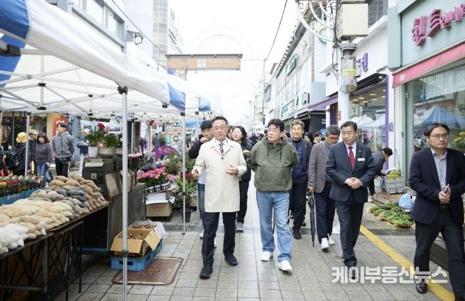 지역경제 상생발전 업무협약 이행 위한 더본코리아 백종원대표 여주 전통시장 방문해 상권 활성화 점검